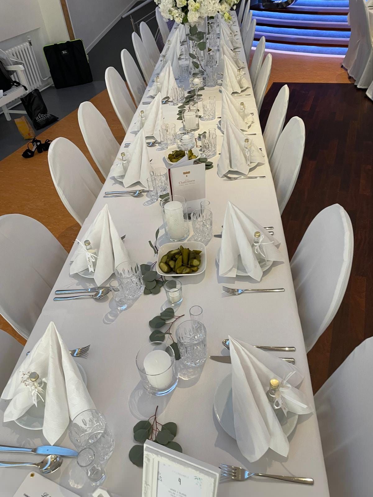 Festlich eingedeckter Saal im Zum Chattenturm